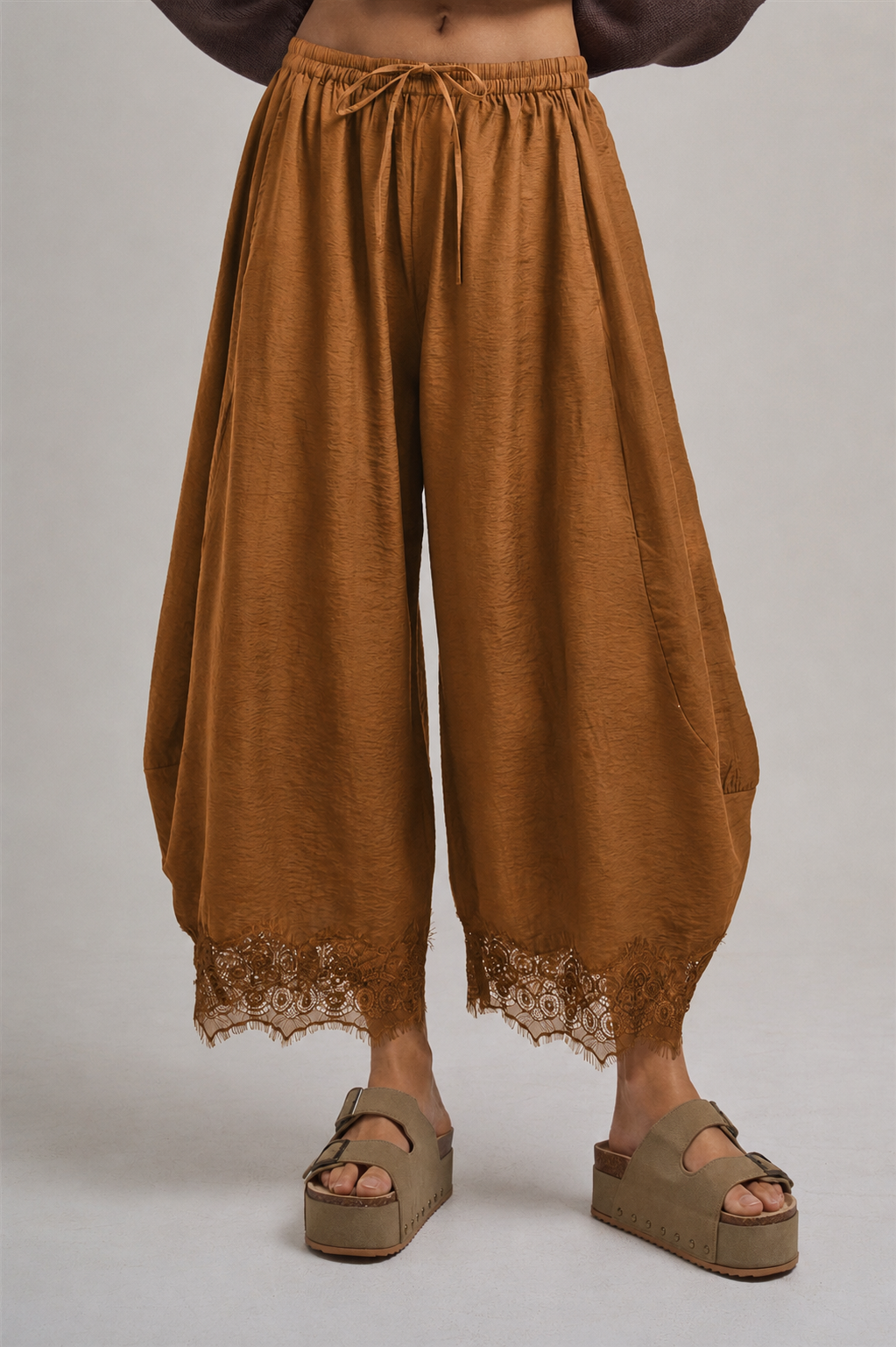 LIGHTWEIGHT BALLOON LEG PANTS WITH DELICATE LACE_JLB80092-01