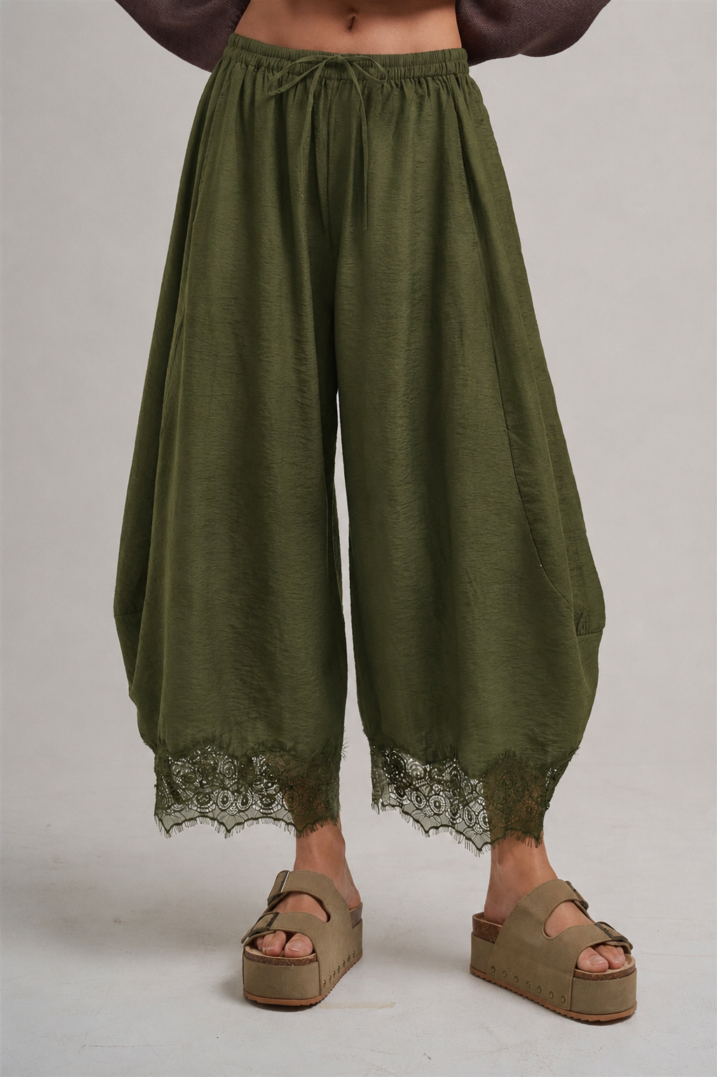 LIGHTWEIGHT BALLOON LEG PANTS WITH DELICATE LACE_JLB80092-01