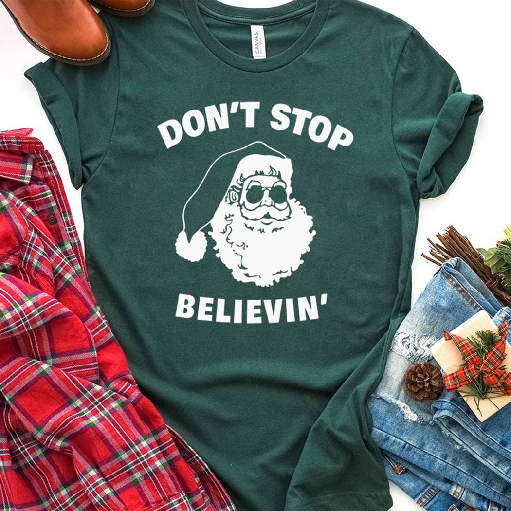Don't Stop Believin' Santa Graphic Tee – Heather Forest