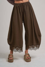 LIGHTWEIGHT BALLOON LEG PANTS WITH DELICATE LACE_JLB80092-01