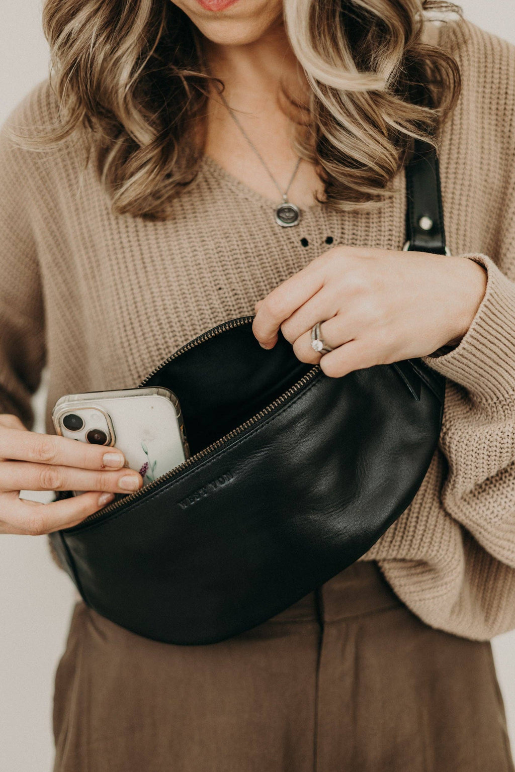 Indie Large Essential Leather Sling Bag