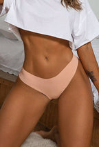Minimal Seamless Lace Cut String