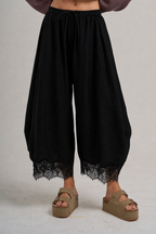 LIGHTWEIGHT BALLOON LEG PANTS WITH DELICATE LACE_JLB80092-01