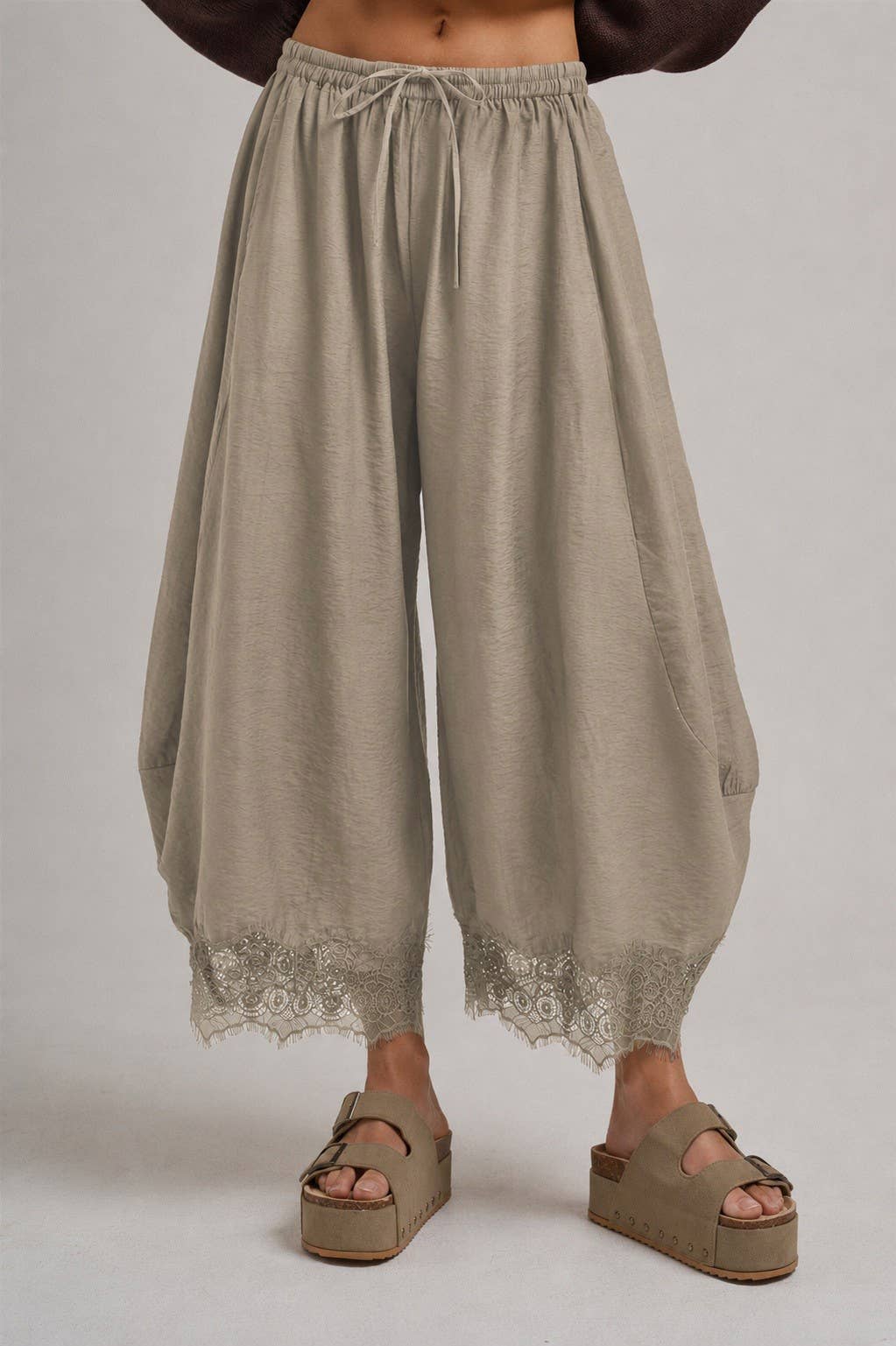 LIGHTWEIGHT BALLOON LEG PANTS WITH DELICATE LACE_JLB80092-01