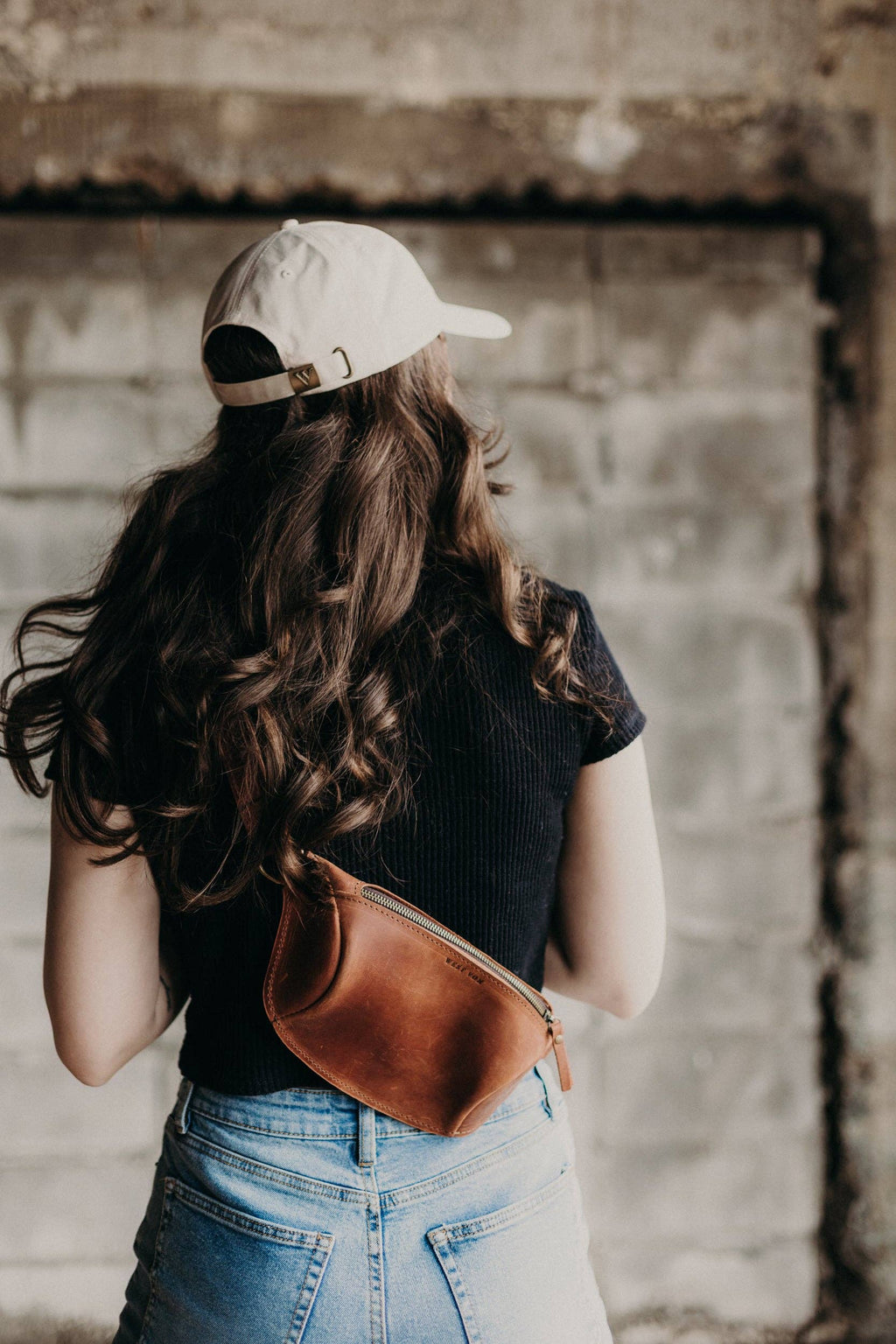 Ella Essential Leather Sling Bag