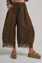 LIGHTWEIGHT BALLOON LEG PANTS WITH DELICATE LACE_JLB80092-01