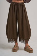 LIGHTWEIGHT BALLOON LEG PANTS WITH DELICATE LACE_JLB80092-01