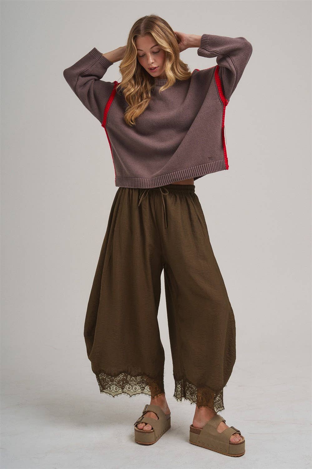 LIGHTWEIGHT BALLOON LEG PANTS WITH DELICATE LACE_JLB80092-01