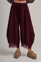 LIGHTWEIGHT BALLOON LEG PANTS WITH DELICATE LACE_JLB80092-01