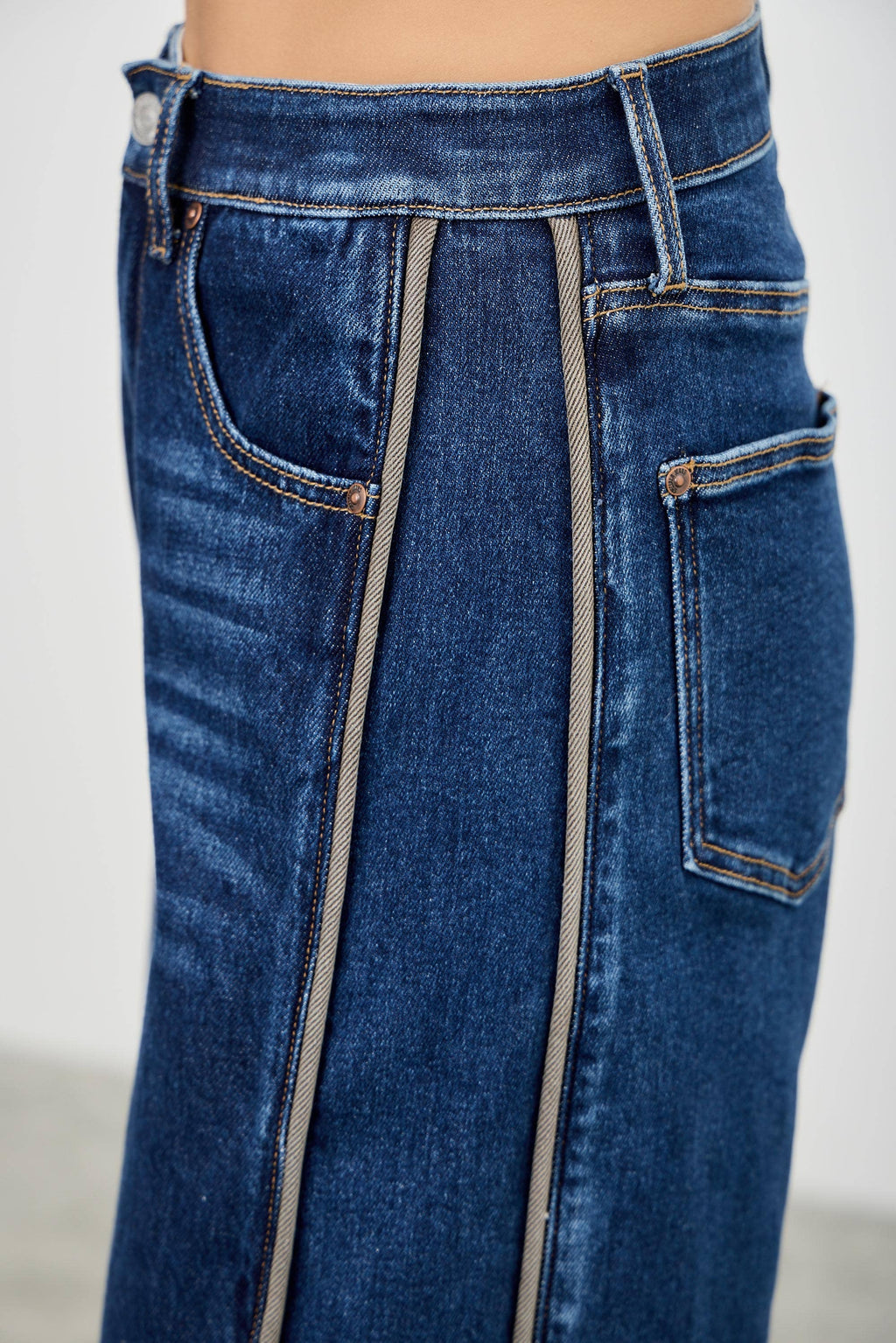 High Rise Barrel Jeans