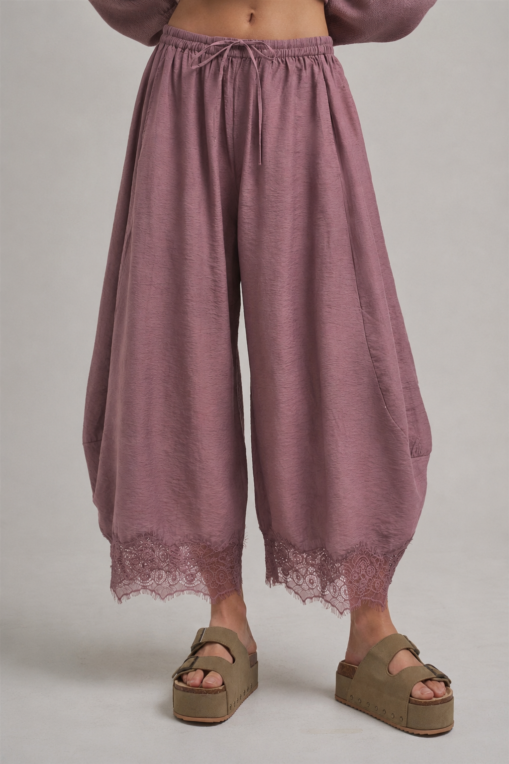 LIGHTWEIGHT BALLOON LEG PANTS WITH DELICATE LACE_JLB80092-01