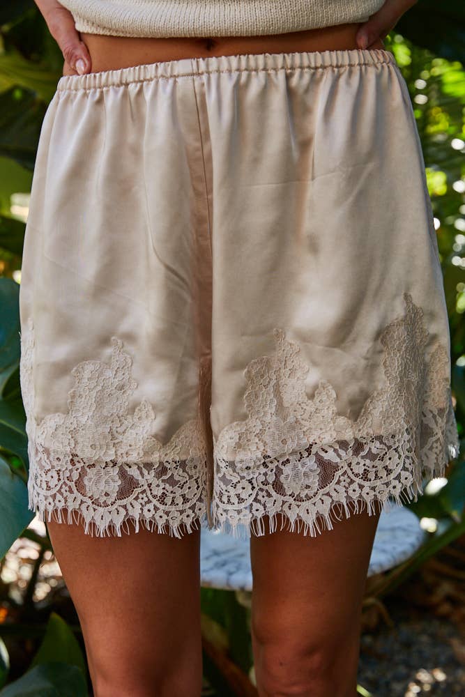Lace Trim Woven Shorts – Pearl